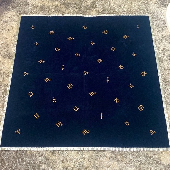Velvet Zodiac/Astrology Tarot Card Cloth. - Picture 1 of 11